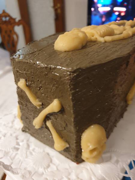 Skelett auf Dobosch Torte Skelett auf Dobosch Torte